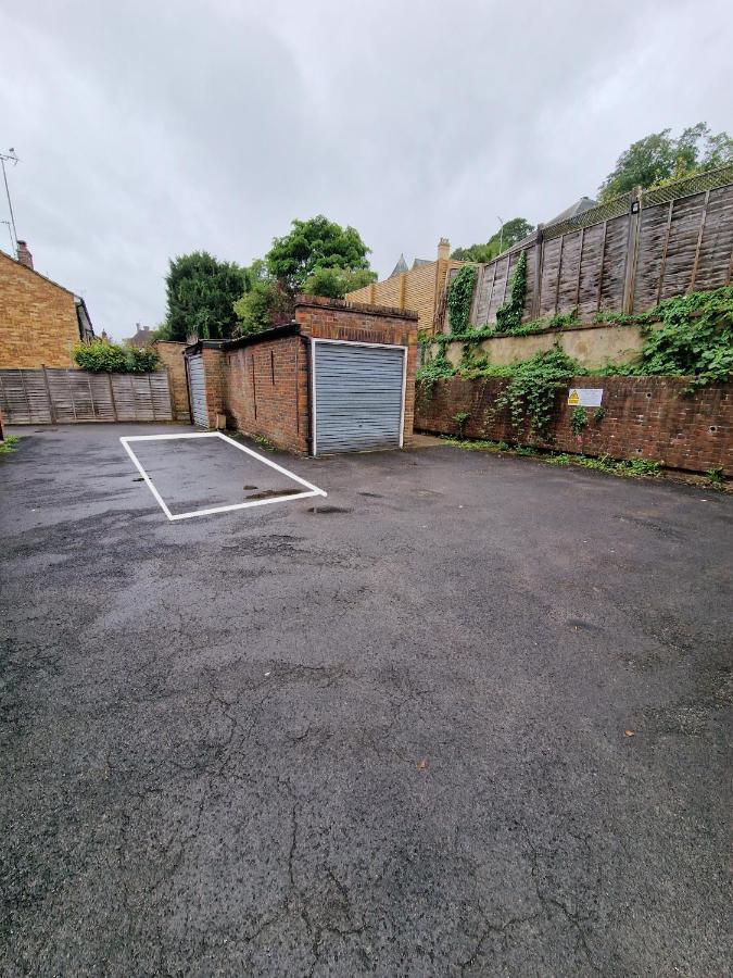 Millmead Apartment In Central Guildford With Parking 외부 사진