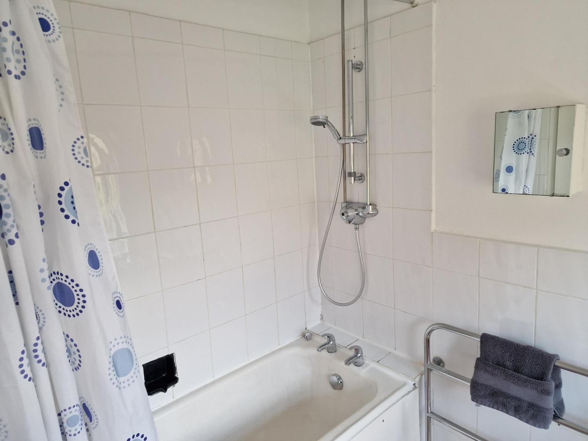 Millmead Apartment In Central Guildford With Parking 외부 사진